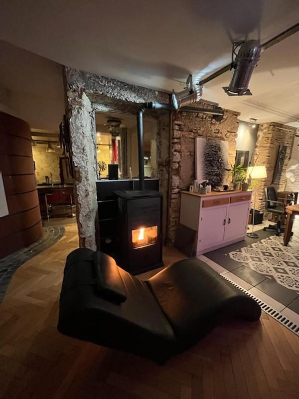 L'Appartement - Chambre Avec Salle De Bains Et Wc Dans Une Galerie D'Art Montbéliard Buitenkant foto