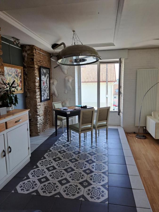 L'Appartement - Chambre Avec Salle De Bains Et Wc Dans Une Galerie D'Art Montbéliard Buitenkant foto
